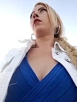 DeeA Blondy online show from September 23, 2025, 4:19 am