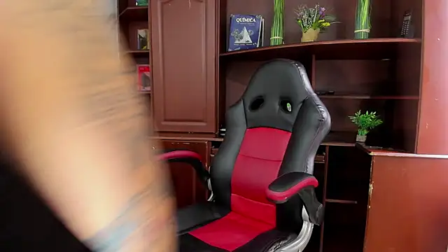 Snapshot of AnastasiaBelov chatting on October 14, 2025, 1:12 pm AnastasiaBelov online show from October 14, 2025, 1:12 pm