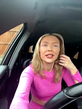 Snapshot of lolableux chatting on September 20, 2025, 12:54 pm lolableux online show from September 20, 2025, 12:54 pm