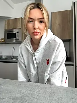 Snapshot of lolableux chatting on October 21, 2025, 1:10 pm lolableux online show from October 21, 2025, 1:10 pm