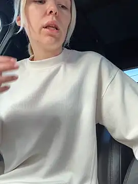 lolableux online show from March 26, 2026, 5:00 pm