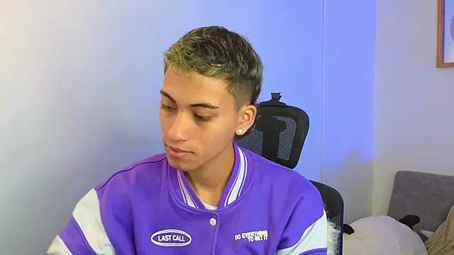 Snapshot of yulian_vasquez chatting on October 7, 2025, 12:17 pm yulian vasquez online show from October 7, 2025, 12:17 pm