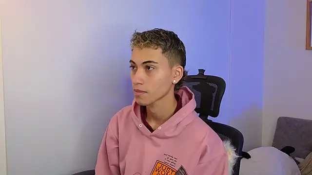 Snapshot of yulian_vasquez chatting on October 8, 2025, 12:17 pm yulian vasquez online show from October 8, 2025, 12:17 pm