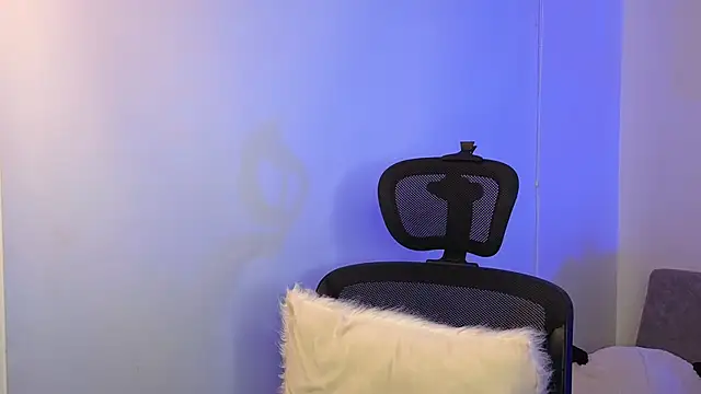 Snapshot of yulian_vasquez chatting on October 6, 2025, 12:28 pm yulian vasquez online show from October 6, 2025, 12:28 pm