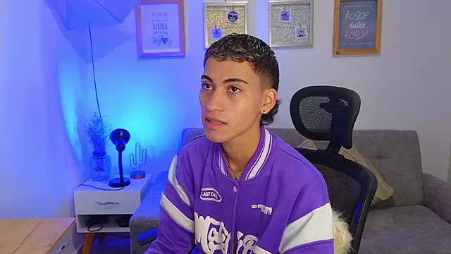 yulian vasquez online show from November 26, 2025, 12:16 pm