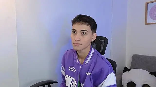 Snapshot of yulian_vasquez chatting on September 23, 2025, 12:23 pm yulian vasquez online show from September 23, 2025, 12:23 pm