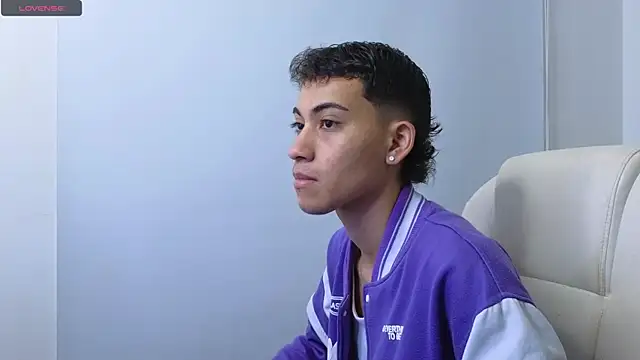 Snapshot of yulian_vasquez chatting on September 15, 2025, 12:16 pm yulian vasquez online show from September 15, 2025, 12:16 pm