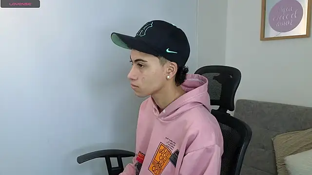 Snapshot of yulian_vasquez chatting on September 25, 2025, 12:11 pm yulian vasquez online show from September 25, 2025, 12:11 pm