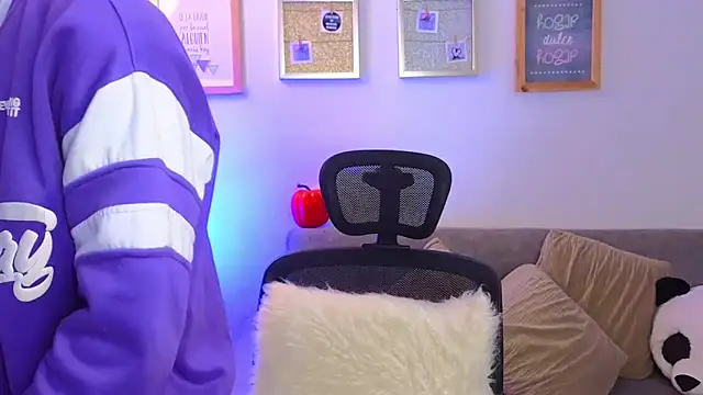 yulian vasquez online show from November 4, 2025, 12:31 pm