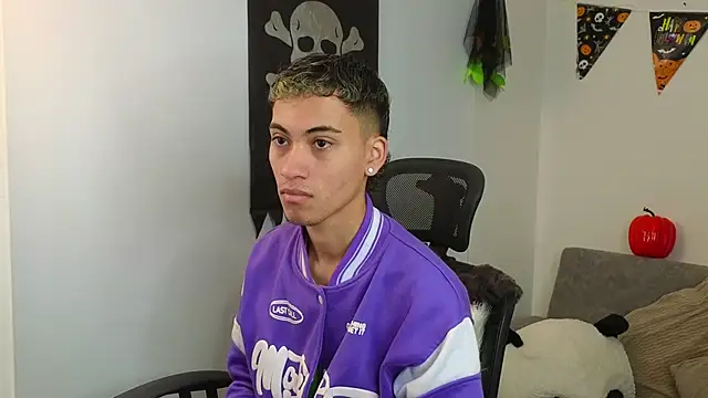 Snapshot of yulian_vasquez chatting on October 15, 2025, 12:24 pm yulian vasquez online show from October 15, 2025, 12:24 pm