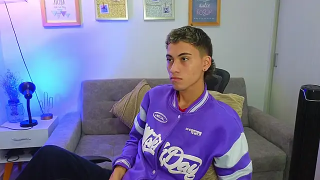 yulian vasquez online show from November 28, 2025, 12:27 pm