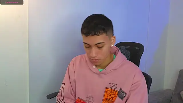 Snapshot of yulian_vasquez chatting on October 1, 2025, 12:20 pm yulian vasquez online show from October 1, 2025, 12:20 pm