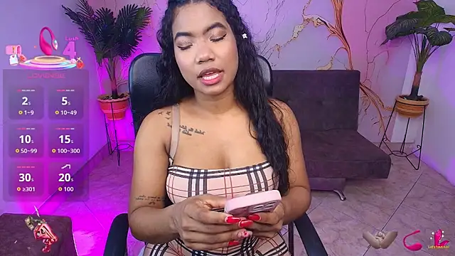 sharlottxl online show from March 27, 2026, 3:04 am