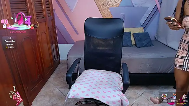 sharlottxl online show from December 3, 2025, 12:44 am