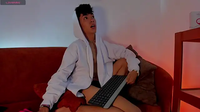 LoganTwink18 online show from October 13, 2025, 12:51 pm