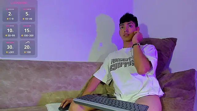 LoganTwink18 online show from October 31, 2025, 1:24 am