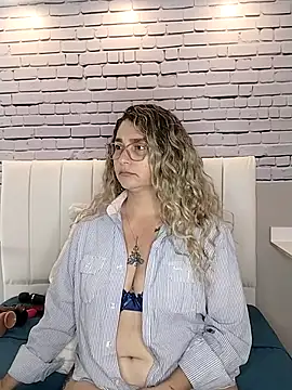 Snapshot of MelanyVegas chatting on September 17, 2025, 1:35 pm MelanyVegas online show from September 17, 2025, 1:35 pm