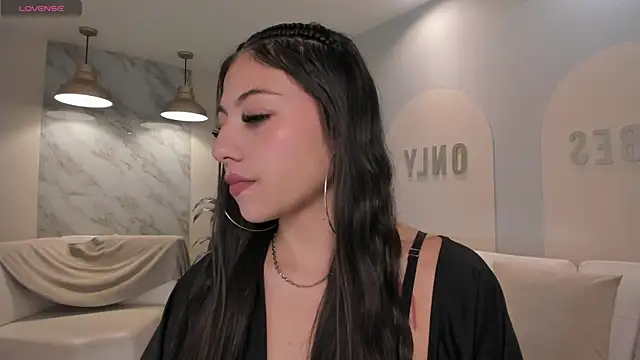 Snapshot of EsmeraldaGrace1 chatting on October 2, 2025, 3:21 am EsmeraldaGrace1 online show from October 2, 2025, 3:21 am