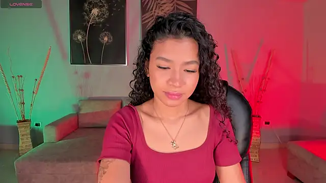 SophieHouston  online show from October 6, 2025, 5:19 am