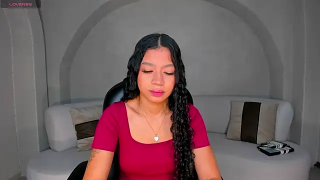 SophieHouston  online show from October 30, 2025, 4:33 am