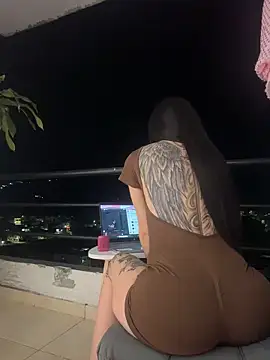 Snapshot of MilaLawrence chatting on October 22, 2025, 11:25 pm MilaLawrence online show from October 22, 2025, 11:25 pm