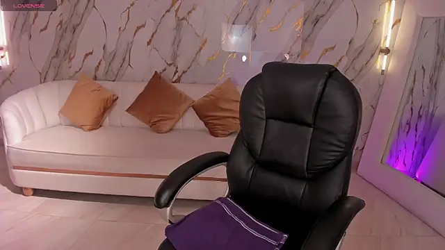 Snapshot of MilaLawrence chatting on October 25, 2025, 12:17 pm MilaLawrence online show from October 25, 2025, 12:17 pm