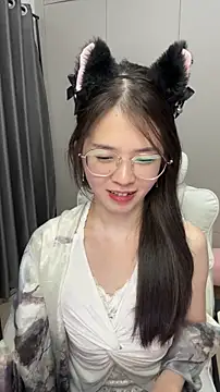 Qianqian-888 online show from November 28, 2025, 12:49 pm