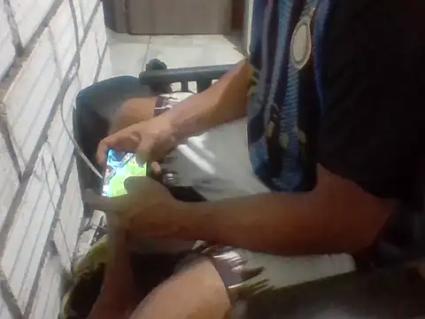 santiii   12 online show from December 19, 2025, 11:18 pm