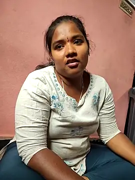 Snapshot of Priyathegirl chatting on September 10, 2025, 10:25 am Priyathegirl online show from September 10, 2025, 10:25 am