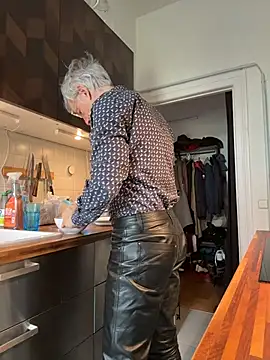 SexyLeon8 online show from April 20, 2026, 8:06 am