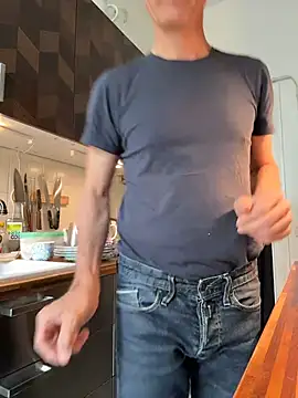 SexyLeon8 online show from June 5, 2026, 5:56 am
