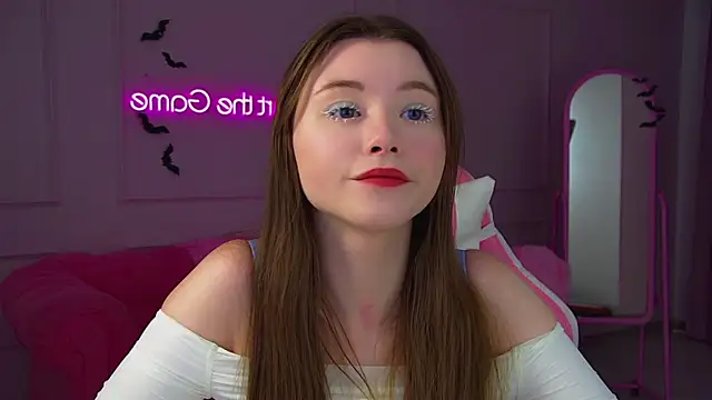 KeiraAsti online show from October 17, 2025, 6:21 pm