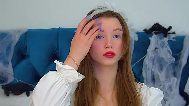 KeiraAsti online show from October 24, 2025, 6:07 pm