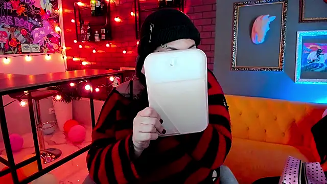 MaryHarrys online show from September 29, 2025, 9:09 pm