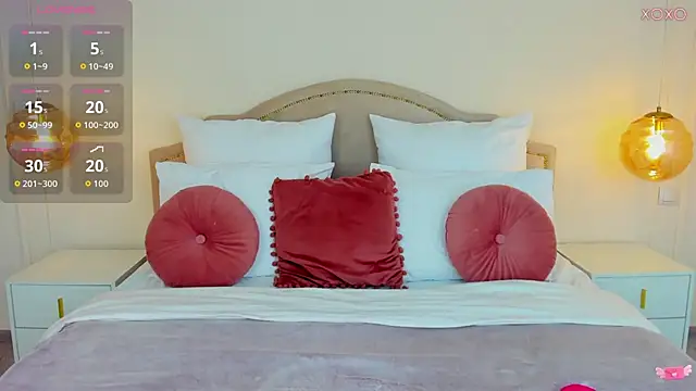 MilaMour online show from November 12, 2025, 8:23 pm