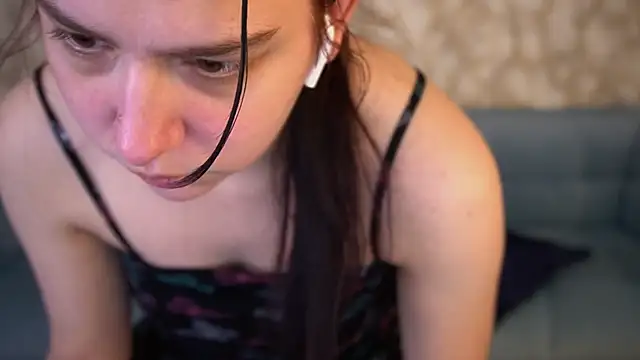 LiviaShy online show from April 9, 2026, 1:06 pm