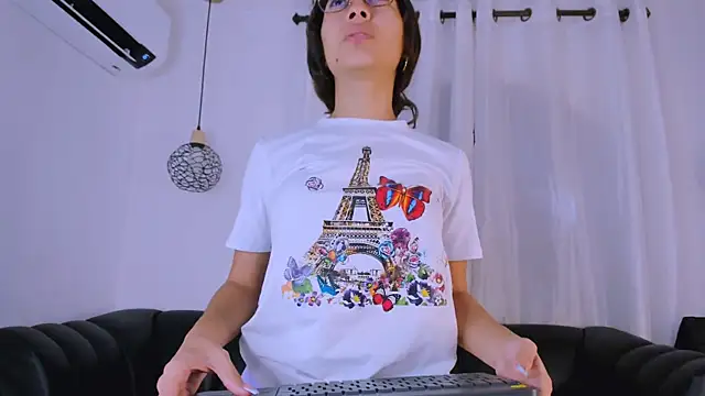 Snapshot of Akira_Hime chatting on October 10, 2025, 2:34 am Akira Hime online show from October 10, 2025, 2:34 am