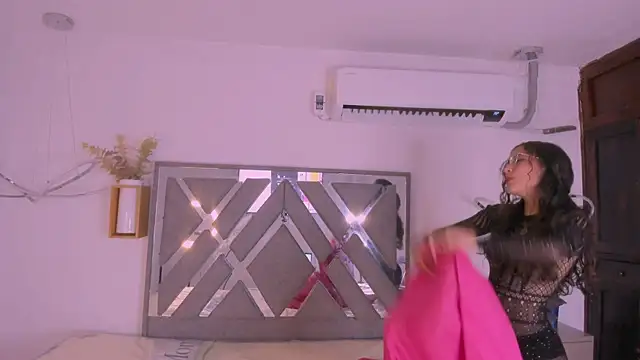 Snapshot of Akira_Hime chatting on September 19, 2025, 4:27 am Akira Hime online show from September 19, 2025, 4:27 am