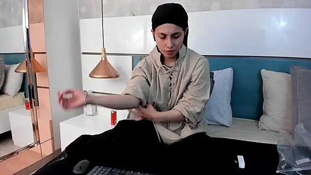 Ashkoreh online show from April 7, 2026, 9:16 pm