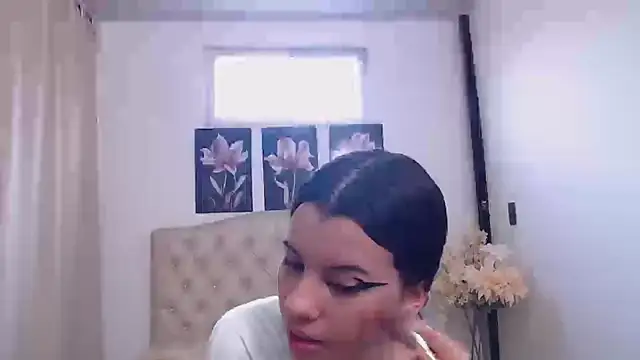 pinky f00x online show from September 10, 2025, 8:52 pm