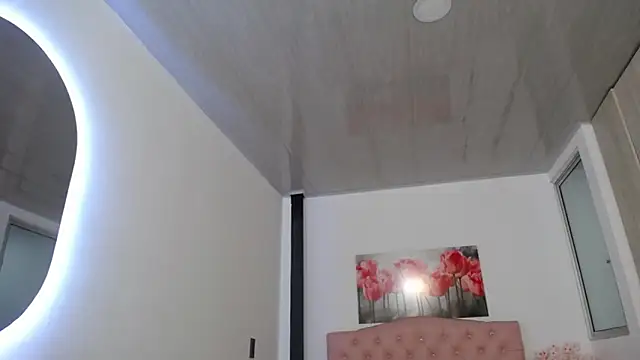 pinky f00x online show from September 18, 2025, 10:02 pm