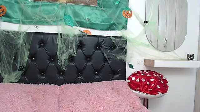 pinky f00x online show from October 10, 2025, 1:17 am