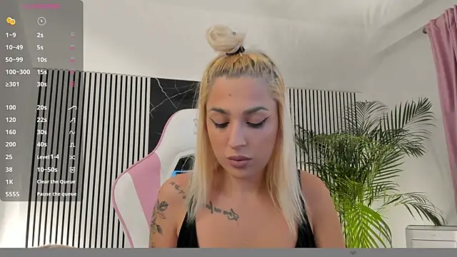 Snapshot of daisyblushh chatting on October 22, 2025, 4:06 pm daisyblushh online show from October 22, 2025, 4:06 pm