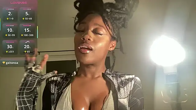 Snapshot of maskedgirl5005 chatting on October 13, 2025, 4:47 am maskedgirl5005 online show from October 13, 2025, 4:47 am