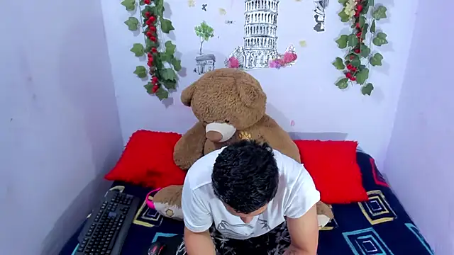 NataliaAndJulliam online show from November 25, 2025, 4:46 am