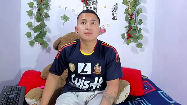 NataliaAndJulliam online show from February 12, 2026, 5:07 am