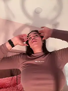 Snapshot of Bella__Wood chatting on September 19, 2025, 8:13 pm Bella Wood online show from September 19, 2025, 8:13 pm