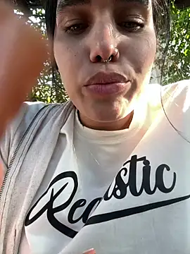 Snapshot of Bella__Wood chatting on October 6, 2025, 8:53 pm Bella Wood online show from October 6, 2025, 8:53 pm