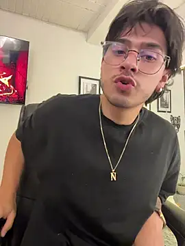 Snapshot of Elian_savoy chatting on October 6, 2025, 11:16 pm Elian savoy online show from October 6, 2025, 11:16 pm