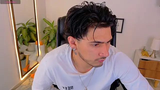 Snapshot of Elian_savoy chatting on September 18, 2025, 11:41 pm Elian savoy online show from September 18, 2025, 11:41 pm